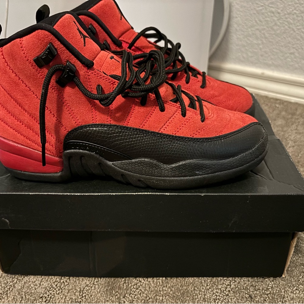 Size 6 men’s 7.5 woman’s Jordan 12 retro flu game brand new